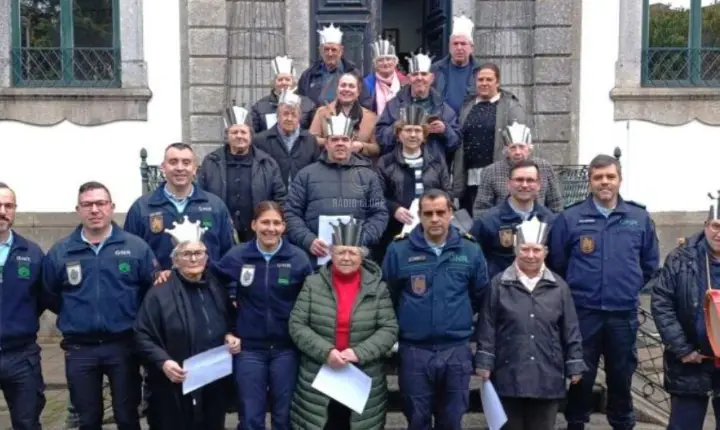 Centro Social de Penamaior canta as Janeiras no posto da GNR de Paços de Ferreira