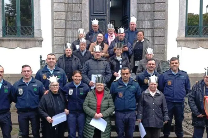 Centro Social de Penamaior canta as Janeiras no posto da GNR de Paços de Ferreira