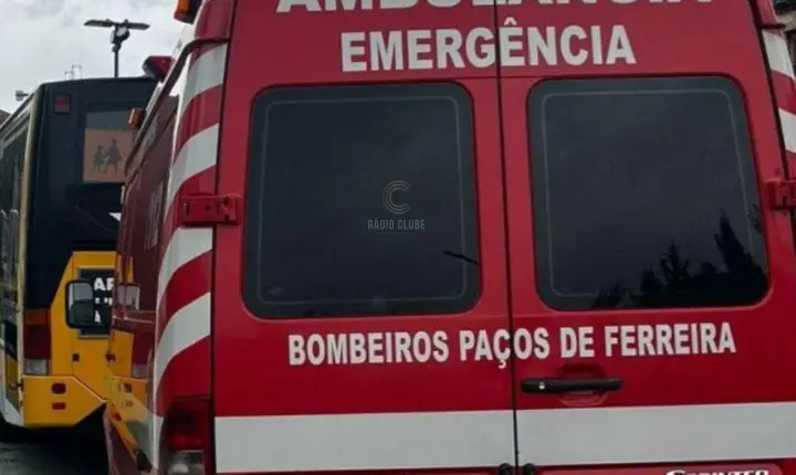 Colisão entre três viaturas junto à escola de Meixomil faz um ferido encarcerado