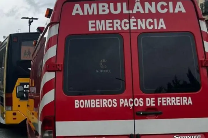 Colisão entre três viaturas junto à escola de Meixomil faz um ferido encarcerado