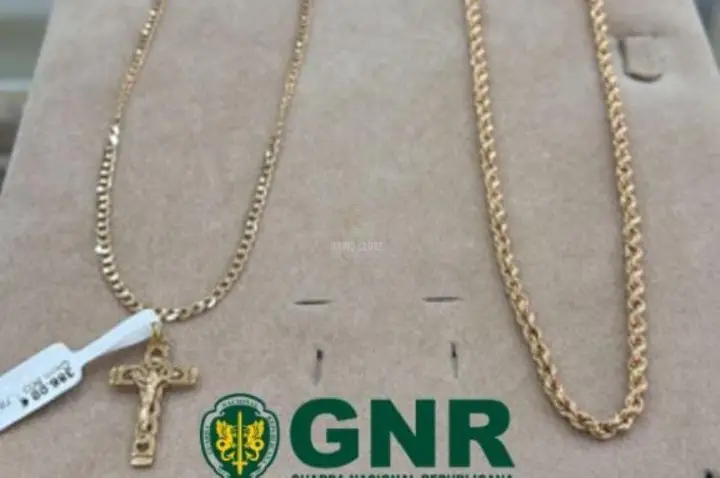 Duas arguidas por burla qualificada e apreensão de artigos em ouro de valor superior a 30 mil euros