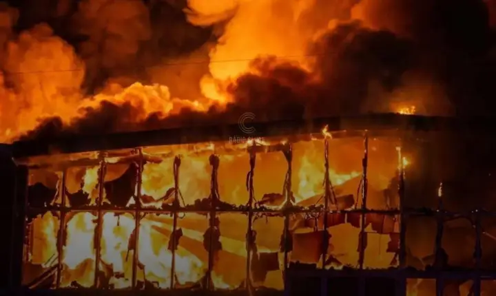 Grande incêndio destrói complexo de armazéns em Sobrosa