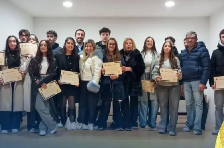 Junta de Freguesia de Rebordosa entrega 20 bolsas de estudo a alunos do secundário