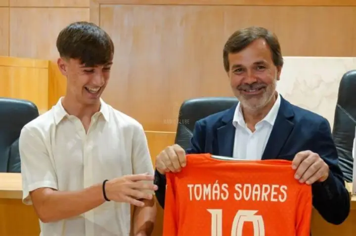 Pacense Tomás Soares sagra-se Campeão do Mundo de Futebol Sub-17
