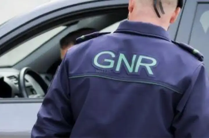 Três arguidos e recuperação de material furtado