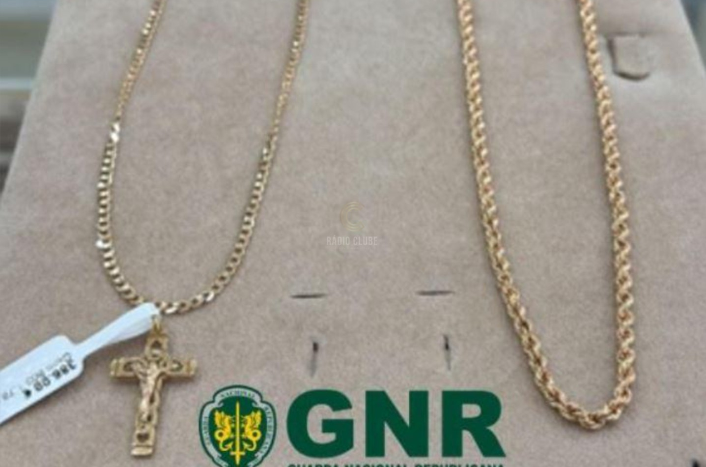 Duas arguidas por burla qualificada e apreensão de artigos em ouro de valor superior a 30 mil euros