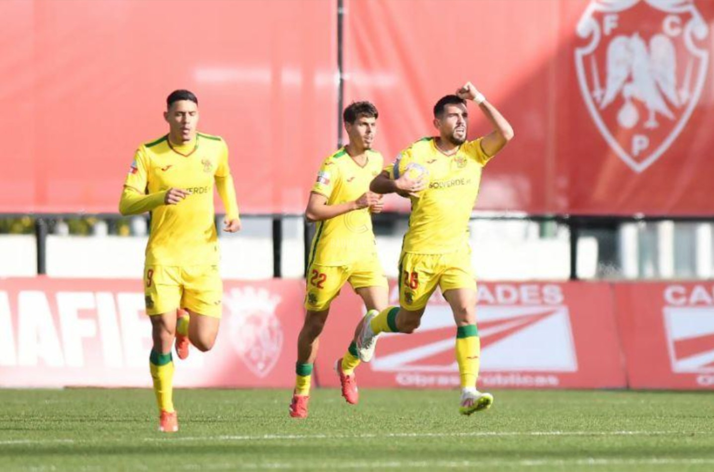 Liga Portugal 2: Derby pintado de amarelo