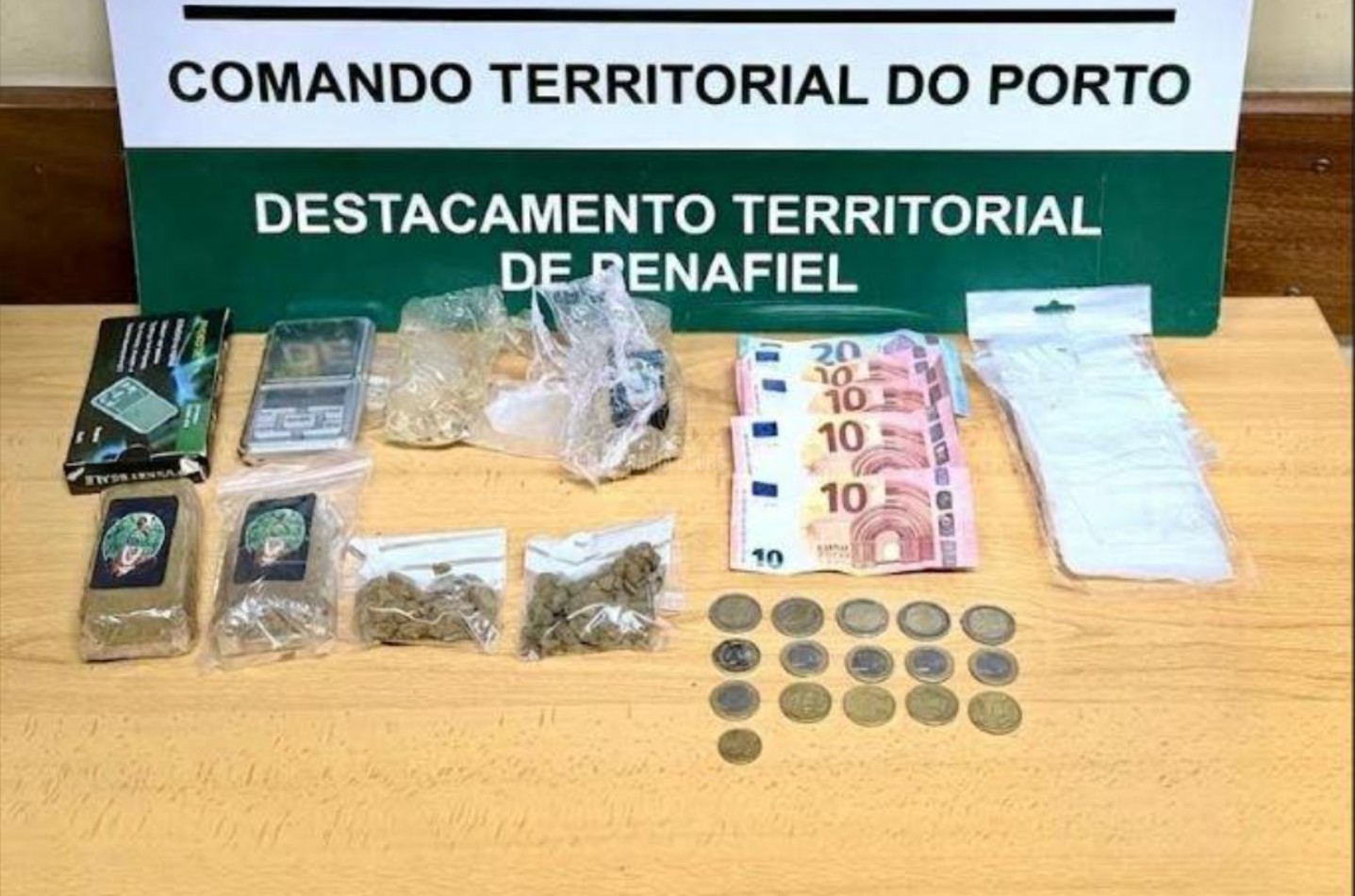 Duas detidas pelo crime de tráfico de produto estupefaciente